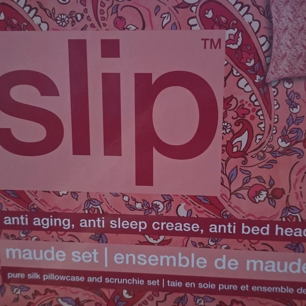 ♥️BUY 2 GET 1 FREE Maude Pure Silk Pillowcase & Scrunchie Set, Retail $115.00
